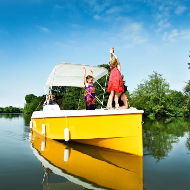 bateau-electrique-aventure-nautique.jpg